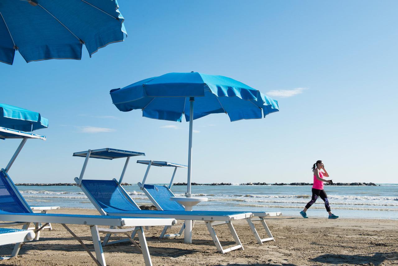 Hotel Bella Zurigo Cesenatico Esterno foto